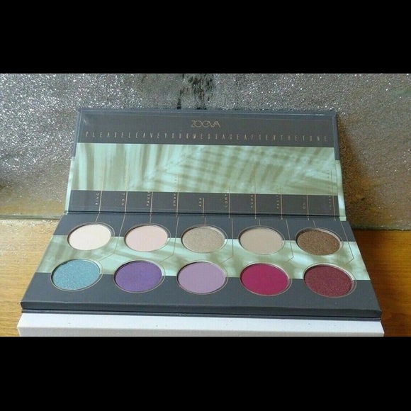 ZOEVA Gold and Black Coffee Table Book - Picture 10 of 12